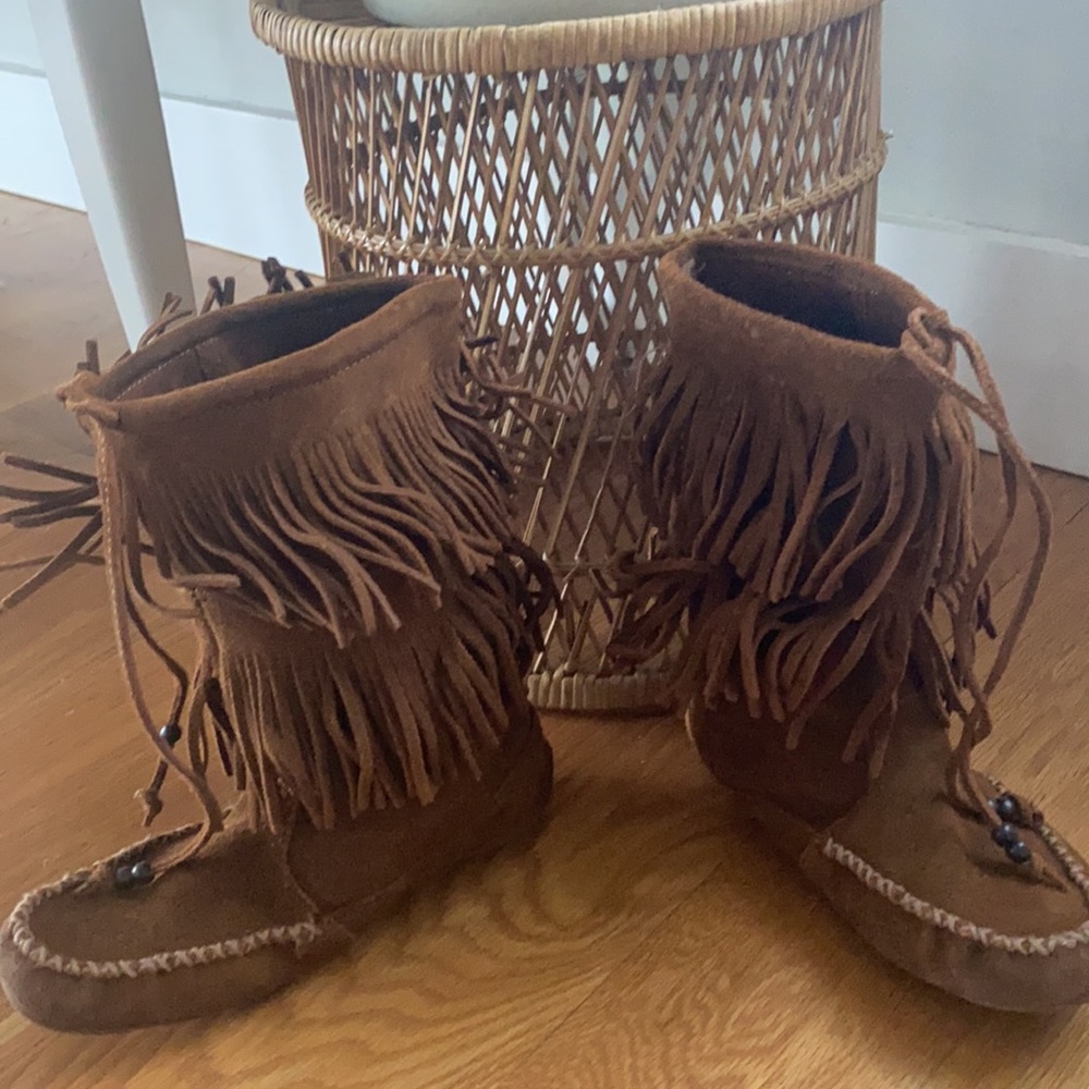 Minnetonka boots - Picture 3 of 3